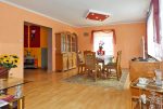 stylowo wykończony salon w ekskluzywnej willi do sprzedaży w okolicach Gorzowa Wielkopolskiego