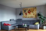 widok na salon w luksusowym apartamencie do sprzedaży na Mazurach