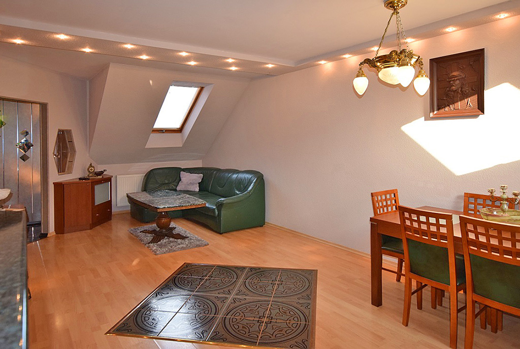 widok na komfortowy salon w luksusowym apartamencie do sprzedaży w Białymstoku