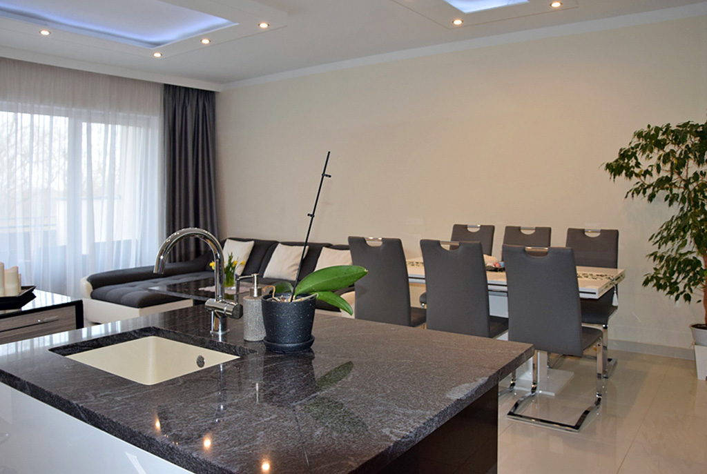zbliżenie od strony jadalni w luksusowym apartamencie do sprzedaży w Bolesławcu
