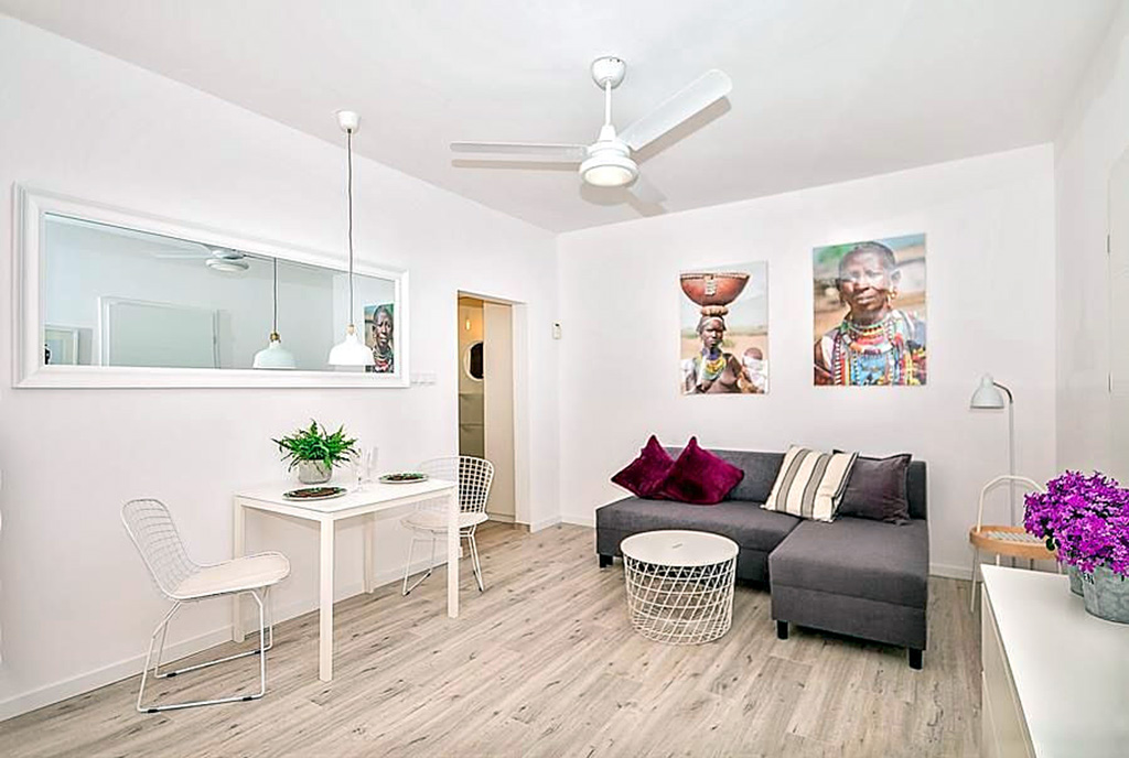 na zdjęciu prestiżowy salon w luksusowym apartamencie do sprzedaży w Szczecinie