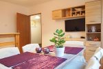 widok od strony jadalni na luksusowy apartament do sprzedaży w Szczecinie