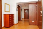 widok na ekskluzywny przedpokój w luksusowym apartamencie do sprzedaży w Szczecinie
