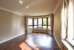 zdjęcie prezentuje fragment wytwornego salonu w luksusowym apartamencie w Szczecinie na sprzedaż