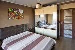 widok na zaciszną prywatną sypialnię w ekskluzywnym apartamencie w okolicach Katowic na sprzedaż