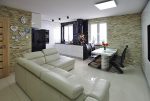 widok na salon w luksusowym apartamencie do sprzedaży w okolicach Legnicy