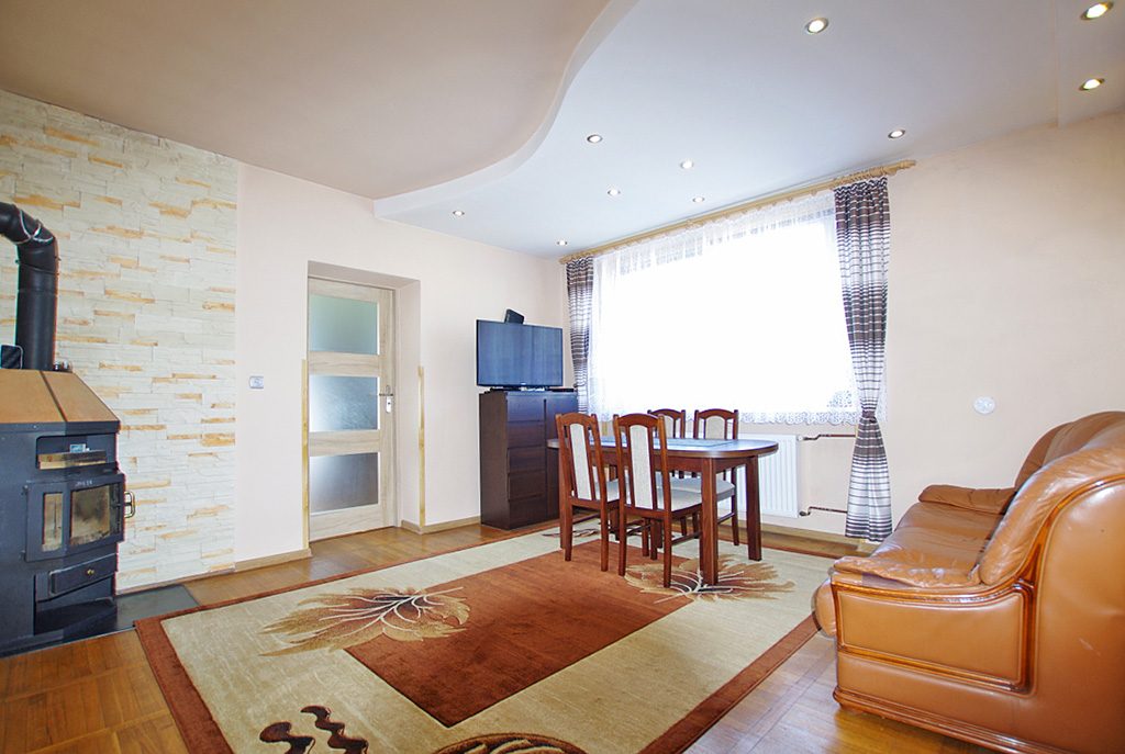 prestiżowy salon w ekskluzywnym apartamencie do sprzedaży w okolicach Legnicy