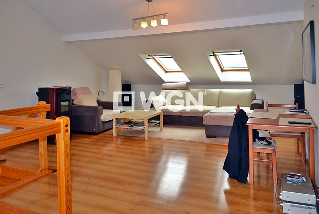 wytworne wnętrze ekskluzywnego salonu w luksusowym apartamencie do wynajęcia w Bolesławcu