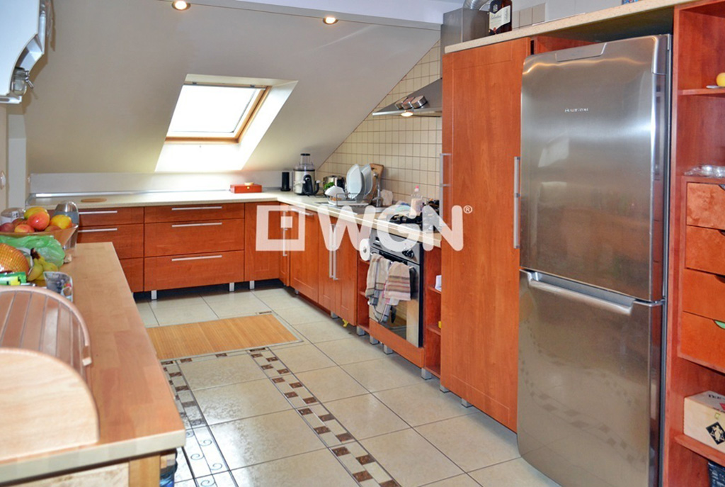 komfortowo wykończona kuchnia w ekskluzywnym apartamencie do wynajmu w Bolesławcu