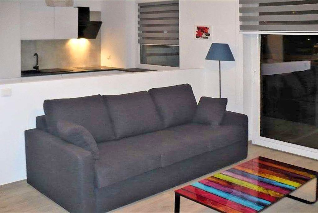 nowoczesny salon w ekskluzywnym apartamencie do wynajęcia w Katowicach