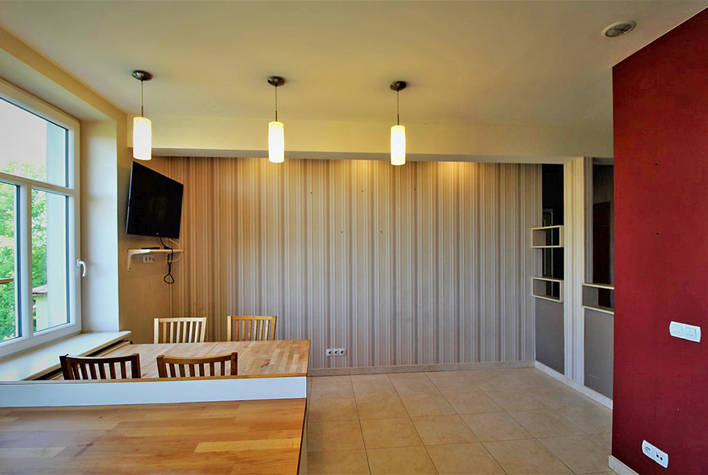 na zdjęciu stylowa kuchnia z jadalnią w luksusowym apartamencie w Krakowie na wynajem