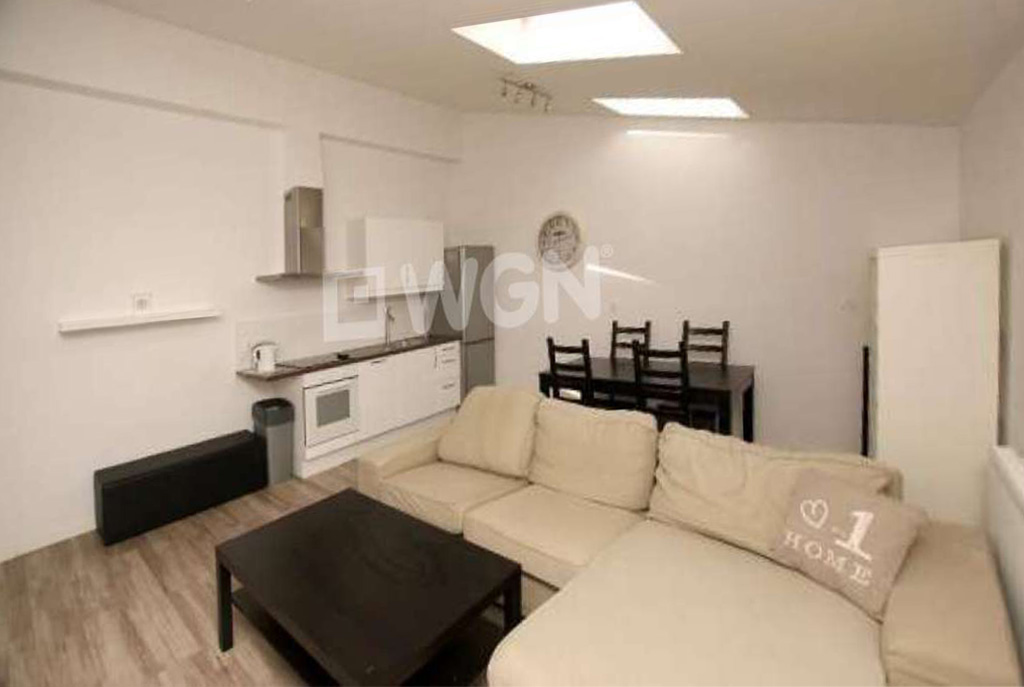 wytworny salon w ekskluzywnym apartamencie do wynajęcia w Szczecinie