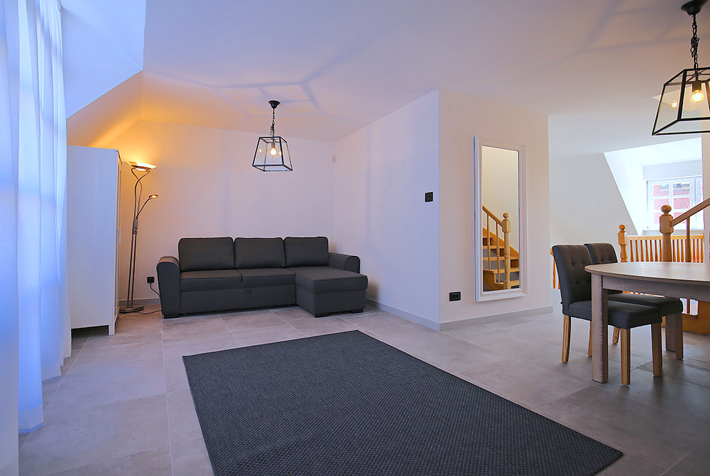 komfortowy salon w ekskluzywnym apartamencie do wynajęcia w Szczecinie