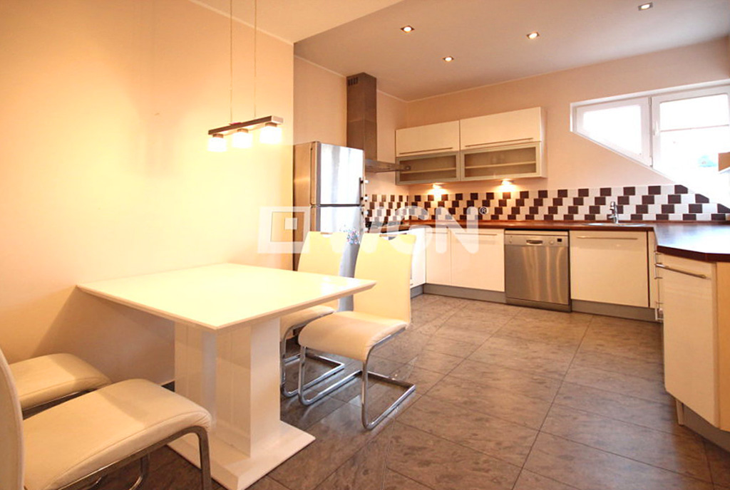 jadalnia oraz aneks kuchenny w luksusowym apartamencie w Szczecinie na wynajem