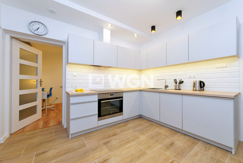 widok na komfortową kuchnię w luksusowym apartamencie do wynajmu w Tarnowie