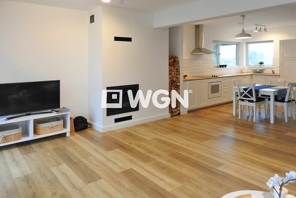 szerszy widok na luksusowe wnętrze w luksusowej willi do sprzedaży nad morzem