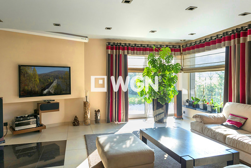 widok na salon w luksusowej willi do sprzedaży w Bielsku-Białej