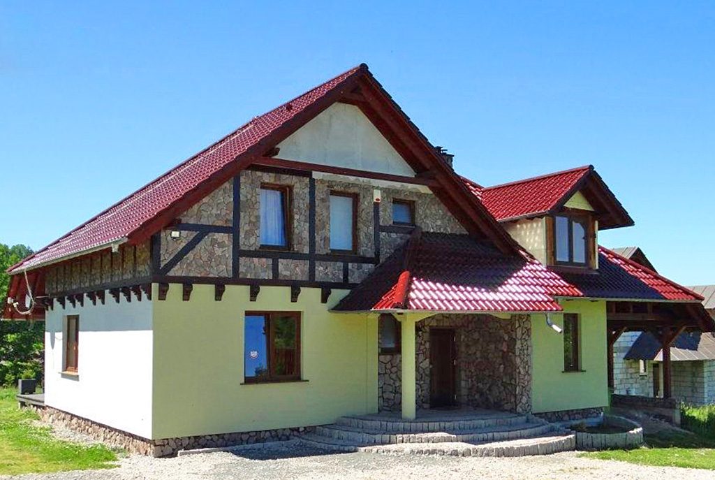 front luksusowej wili do sprzedaży w Karpaczu