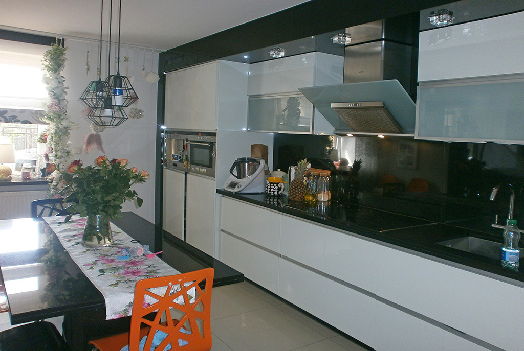 nowoczesna kuchnia w ekskluzywnym apartamencie do sprzedaży w Częstochowie