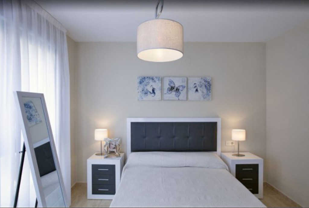 zaciszna, prywatna sypialnia w luksusowym apartamencie w Hiszpanii na sprzedaż