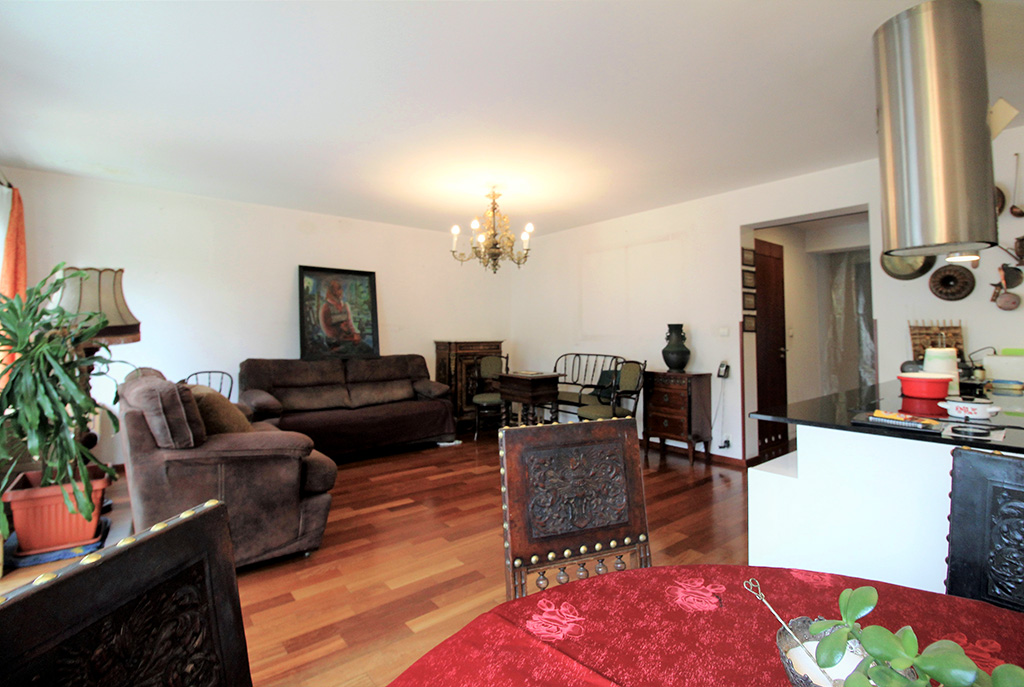 widok na jeden z pokoi w luksusowym apartamencie w Krakowie na sprzedaż