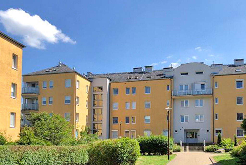 widok na osiedle i apartamentowiec w Szczecinie, w którym znajduje się luksusowy apartament do sprzedazy