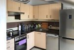 umeblowana w nowoczesnym designie kuchnia w luksusowym apartamencie w Szczecinie na sprzedaż