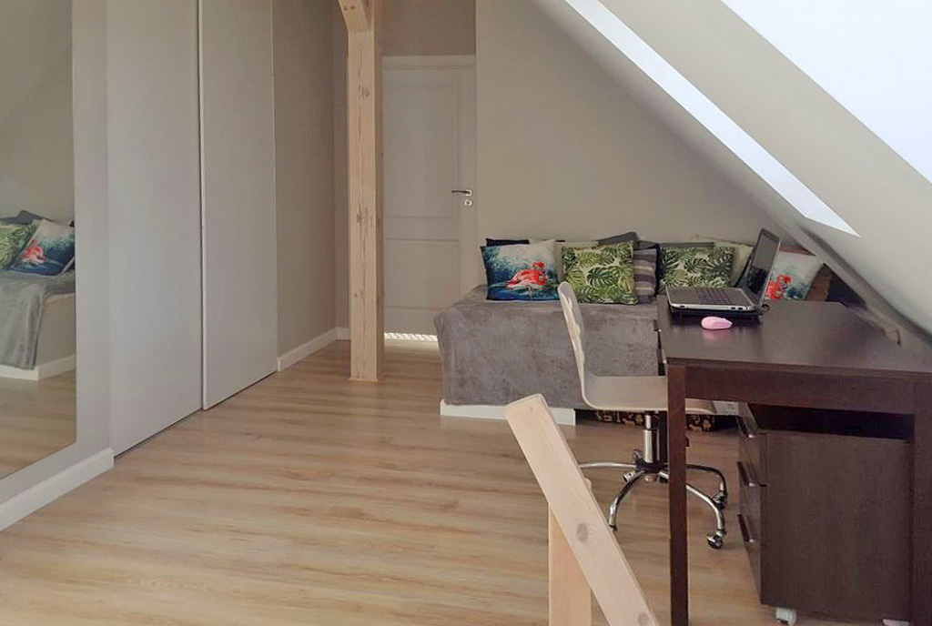 na zdjęciu gabinet w ekskluzywnym apartamencie w Szczecinie na sprzedaż