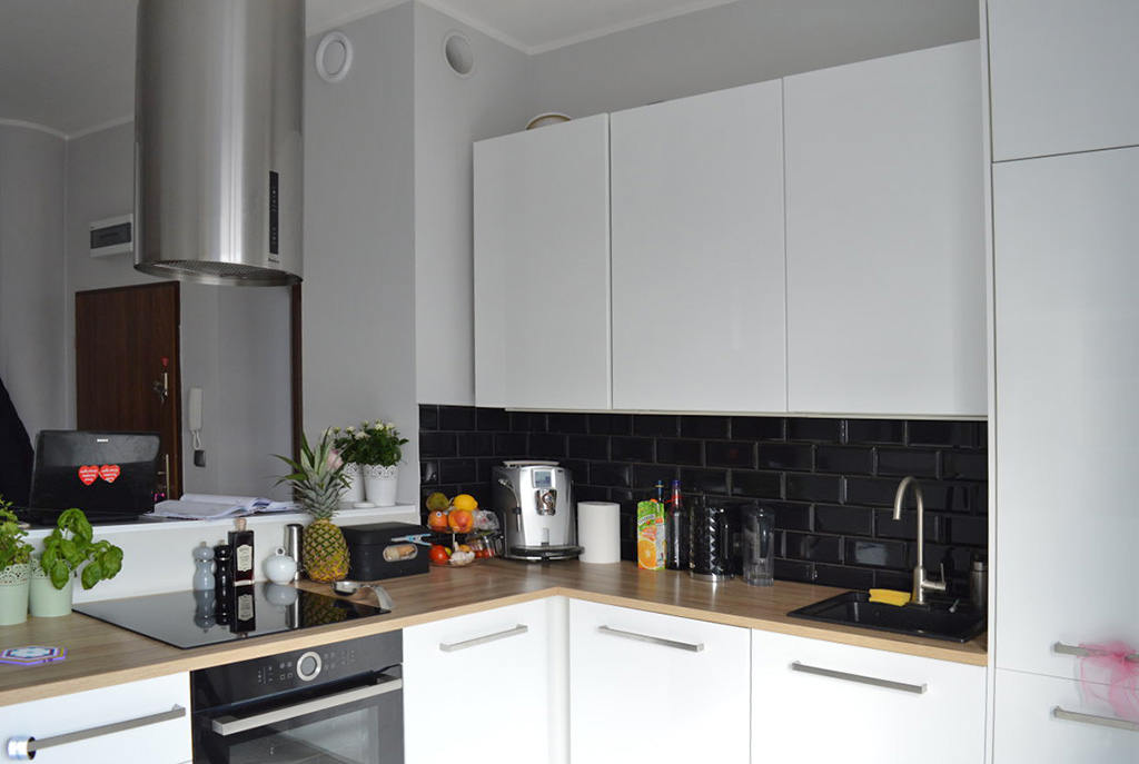 nowocześnie umeblowana i urządzona kuchnia w luksusowym apartamencie w Szczecinie na sprzedaż