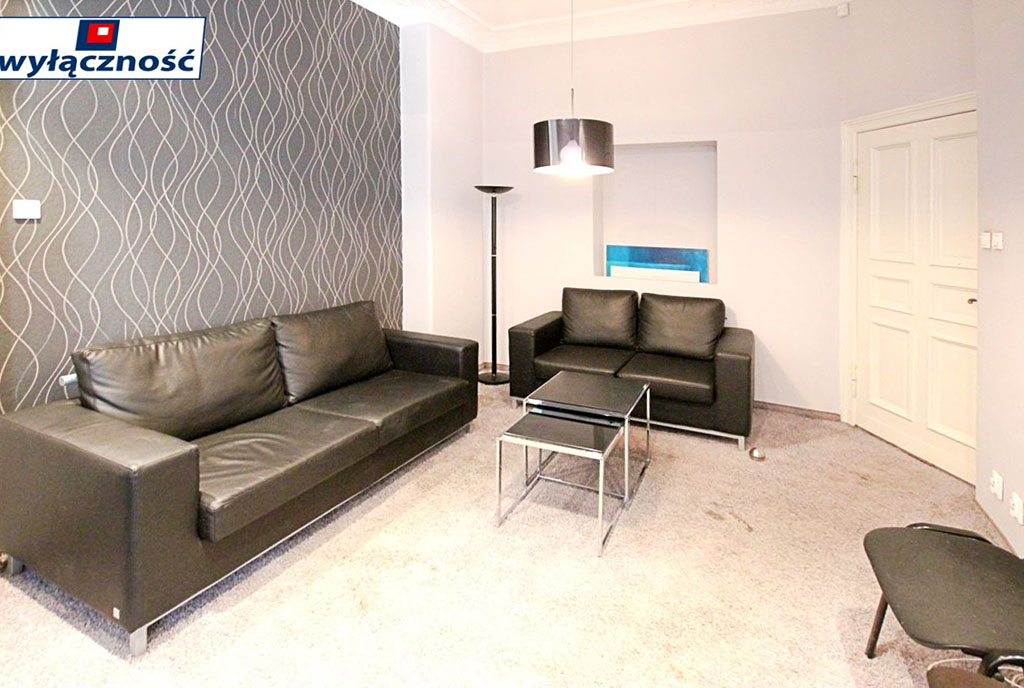 widok na komfortowy salon w luksusowym apartamencie do sprzedaży w Szczecinie