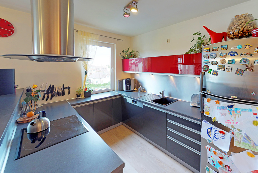 komfortowo umeblowana i wyposażona kuchnia w luksusowym apartamencie do sprzedaży w Szczecinie