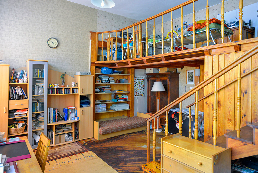 salon z antresolą w ekskluzywnym apartamencie do sprzedaży we Wrocławiu