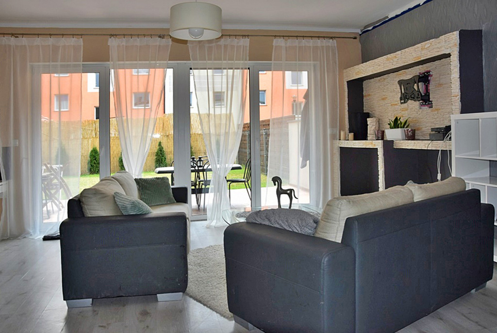 na zdjęciu salon w luksusowym apartamencie do wynajmu w Bolesławcu