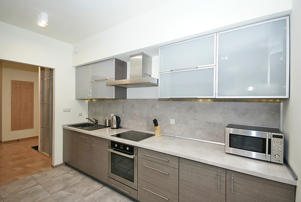 umeblowana i urządzona kuchnia w luksusowym apartamencie w Katowicach na wynajem