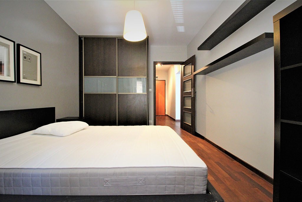 elegancka sypialnia w luksusowym apartamencie w Krakowie na wynajem
