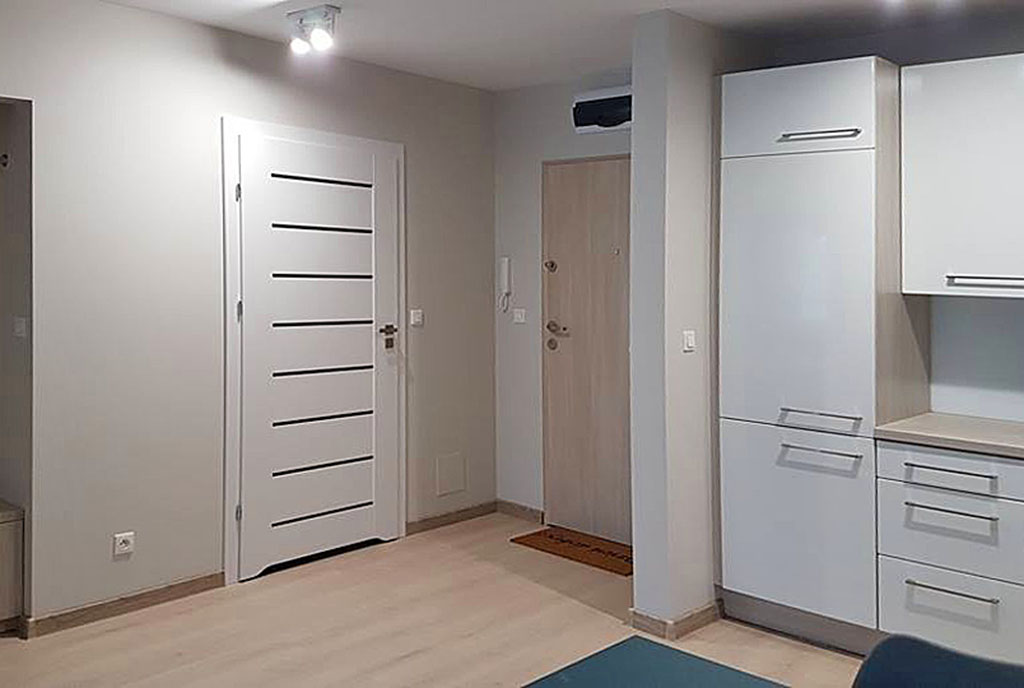 fragment komfortowego przedpokoju w luksusowym apartamencie do wynajmu w Szczecinie