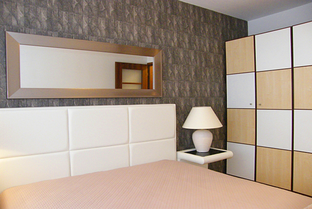 fragment eleganckiej sypialni w ekskluzywnym apartamencie w Słupsku na wynajem