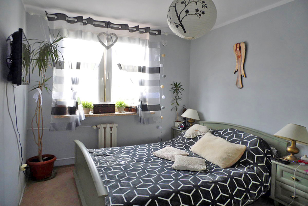 zdjęcie prezentuje elegancka, zaciszną sypialnię w luksusowym apartamencie w Malborku na sprzedaż