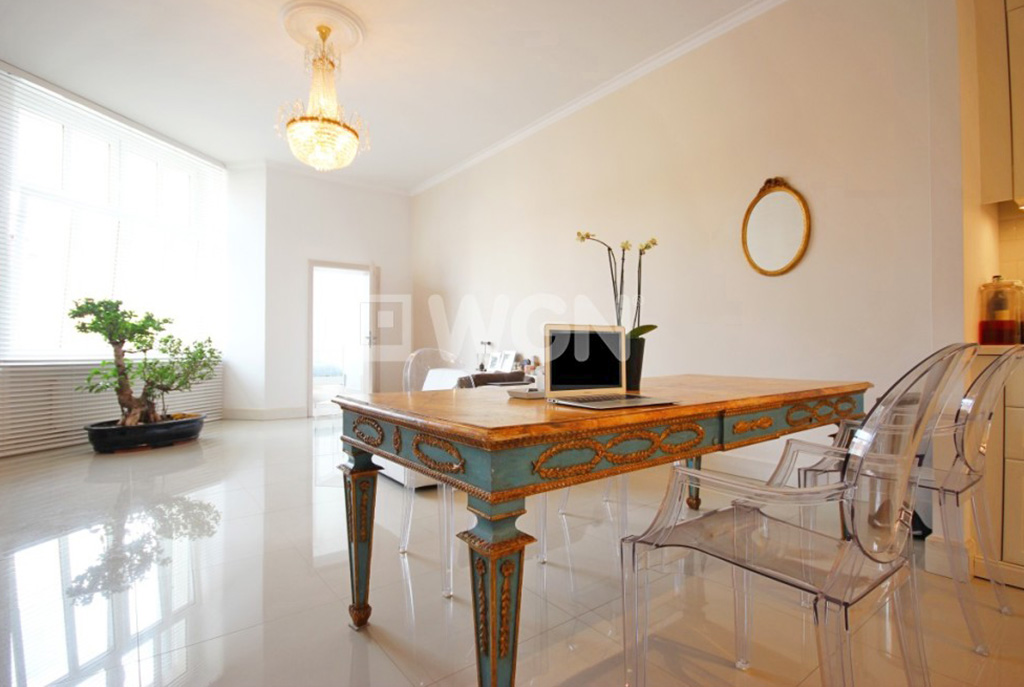 na zdjęciu ekskluzywny gabinet w luksusowym apartamencie w Szczecinie na wynajem