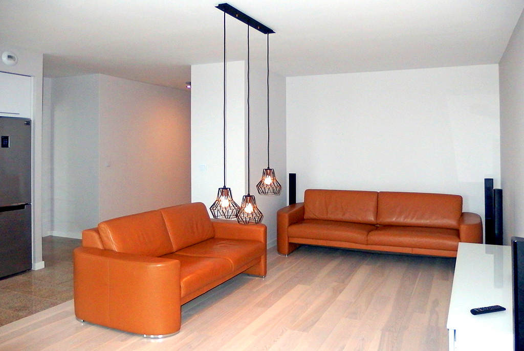 na zdjęciu prestiżowy salon w luksusowym apartamencie do wynajmu we Wrocławiu