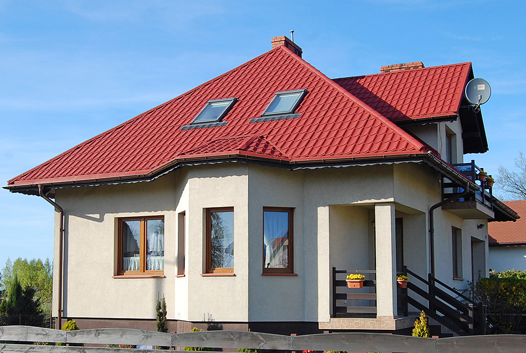 widok od strony ogrodu na ekskluzywną wille do sprzedaży w okolicach Torunia