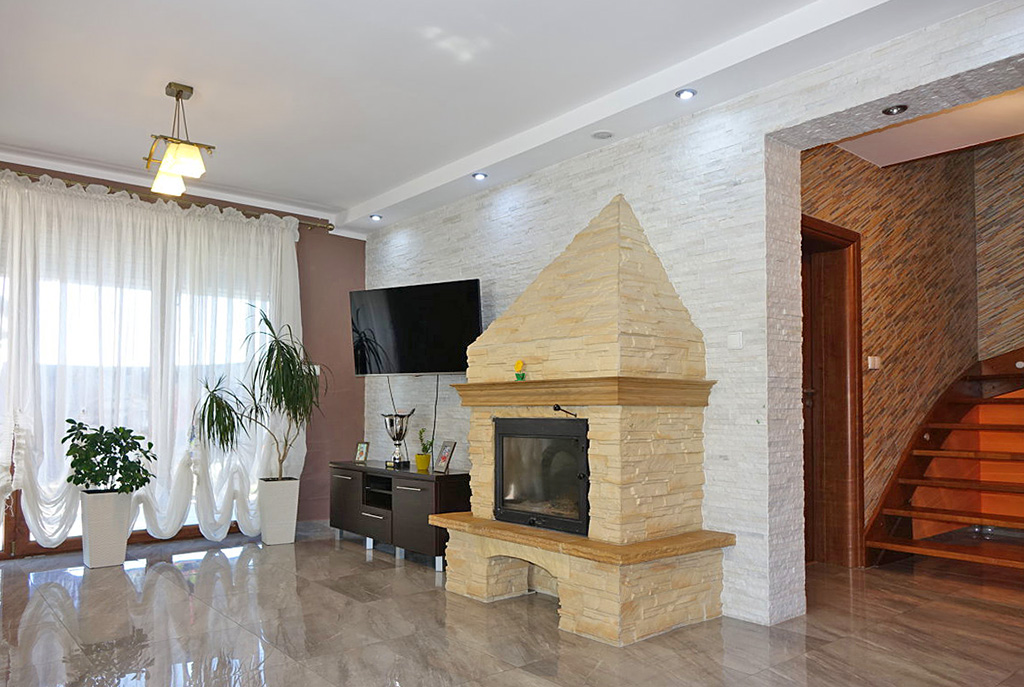 prestiżowy salon w ekskluzywnej willi do sprzedaży w okolicach Torunia
