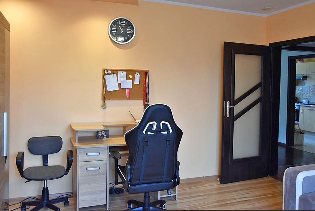 komfortowy gabinet do pracy w luksusowej willi w okolicy Kalisza na sprzedaż