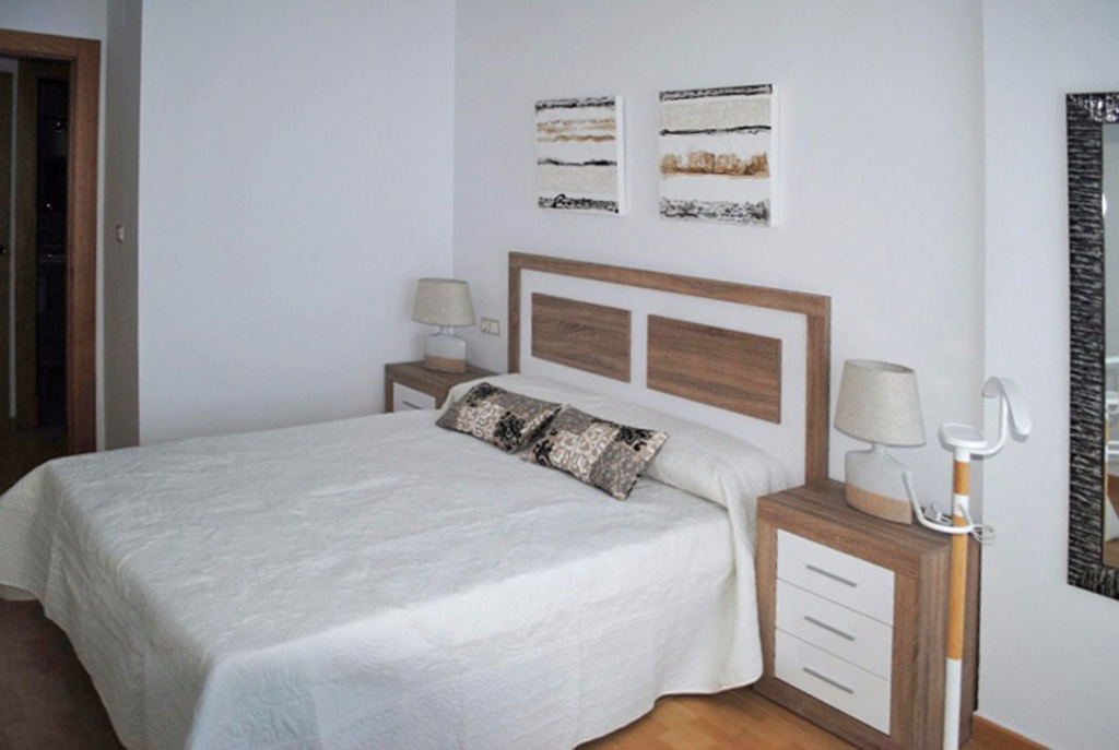 zaciszna, prywatna sypialnia w luksusowym apartamencie w Hiszpanii na sprzedaż