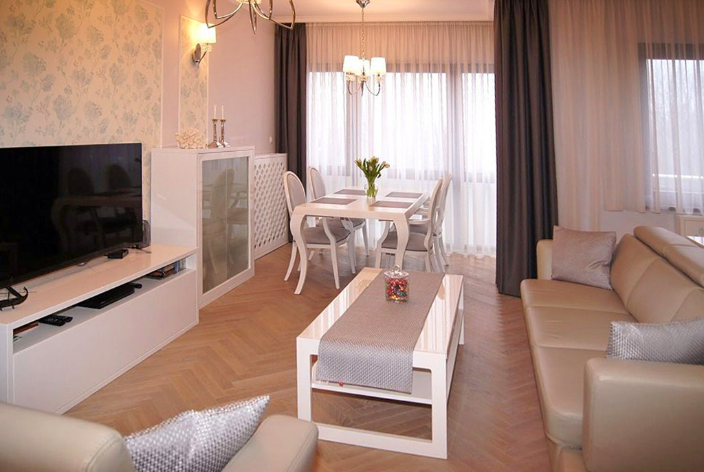 widok na komfortowy salon w luksusowym apartamencie do sprzedaży w Inowrocławiu