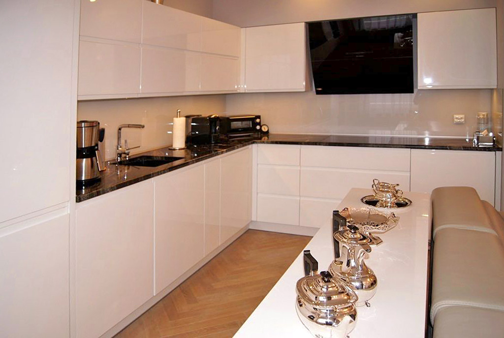 elegancka kuchnia w luksusowym apartamencie w Inowrocławiu na sprzedaż