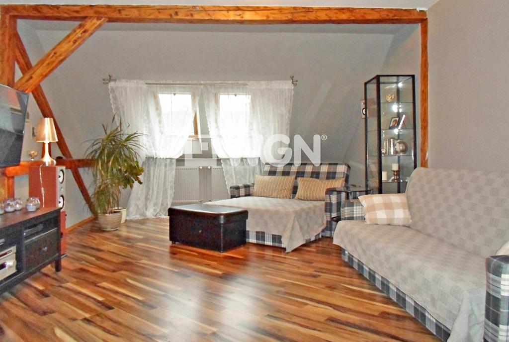 widok na salon w luksusowym apartamencie do sprzedaży w Legnicy