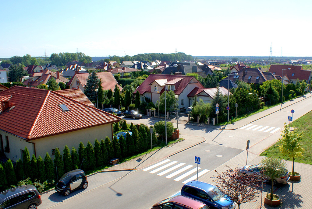 widok na okolicę z okien luksusowego apartamentu w okolicach Legnicy na sprzedaż