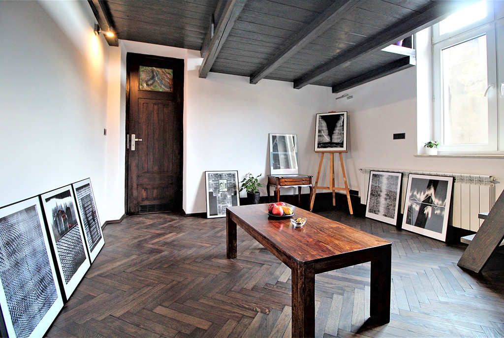 widok na pracownię w luksusowym apartamencie do wynajmu w Krakowie