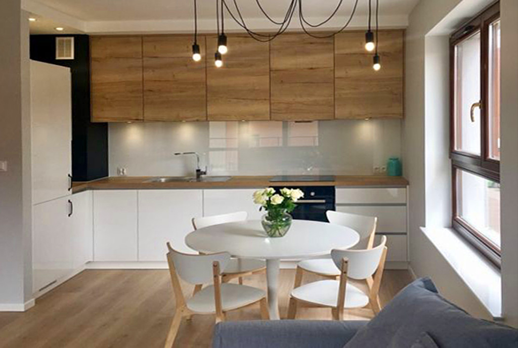 komfortowa, wytworna jadalnia w luksusowym apartamencie do wynajmu w Szczecinie